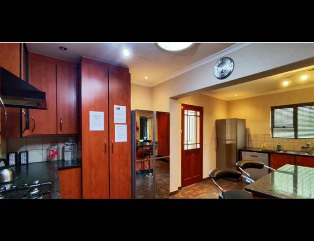 8 BEDROOM HOUSE FOR SALE IN VAN RIEBEECK PARK